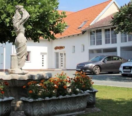 Lonjski Dvori Kutina Exteriér fotografie