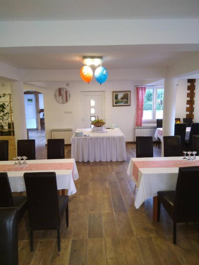 Lonjski Dvori Kutina Exteriér fotografie